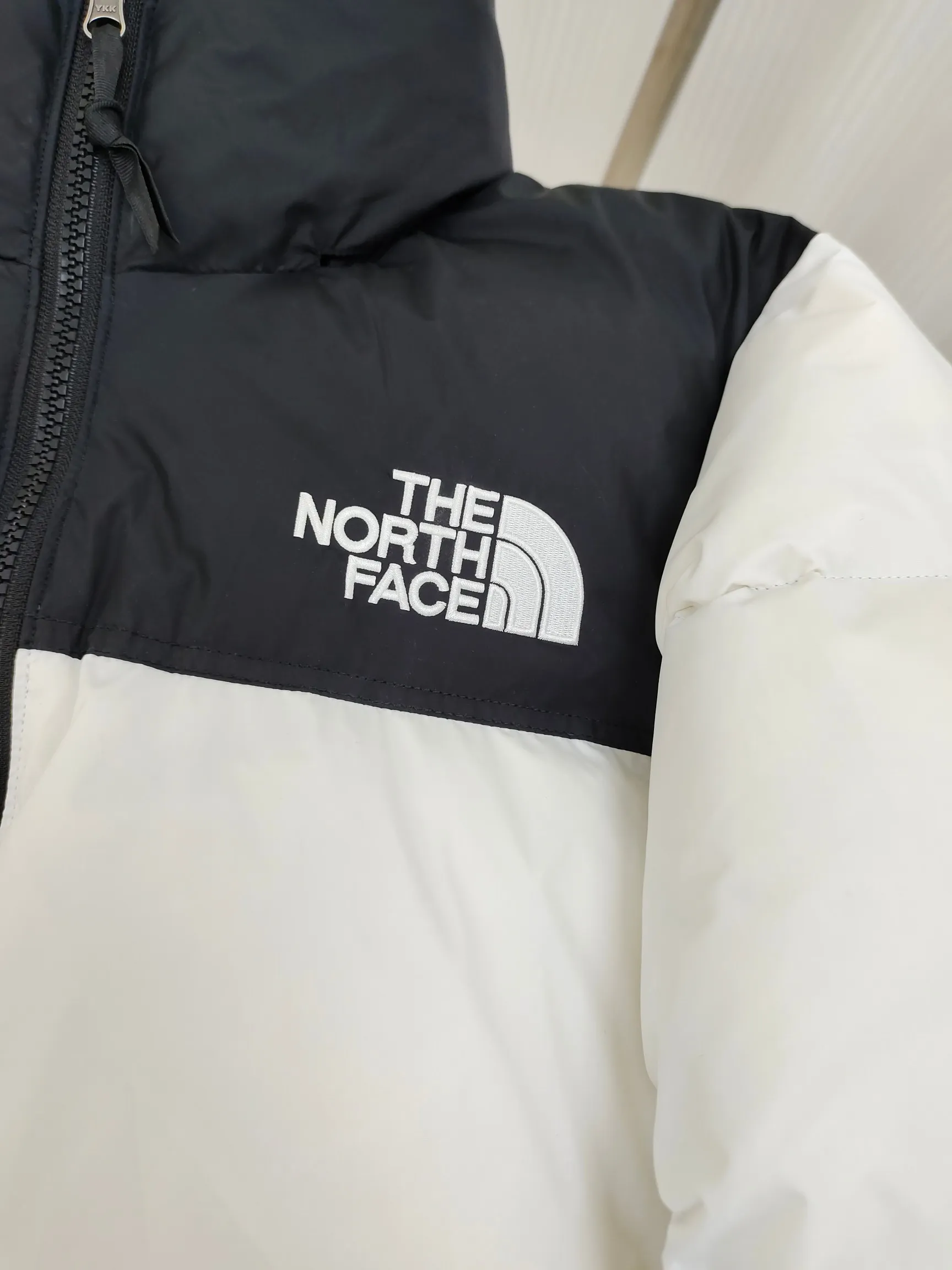 The North Face Classic 1996 ， Quality ， ，YKK ISO 9000Quality ZP ， Premium ， ， ， Lightweight 。Classic ， 。 。 Size：XS-XXL